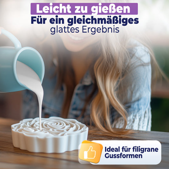 Frau gießt Gießpulver in eine Silikonform – leicht zu gießen für ein gleichmäßiges, glattes Ergebnis, ideal für filigrane Gussformen